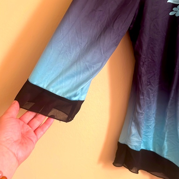 L Gradient Irregular Shirt Print Button VNeck ThreeQuarter Sleeve Ladies Blouse - Picture 5 of 10